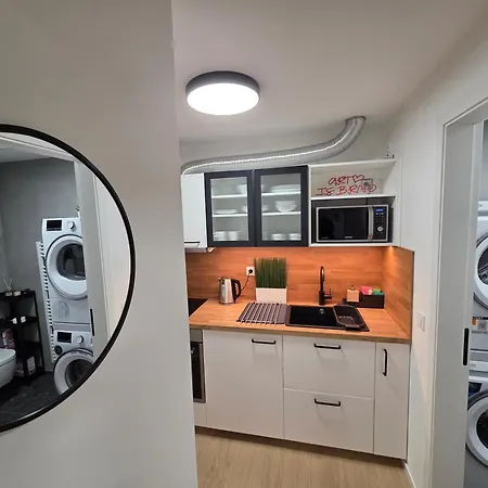 Haas Art With Parking, Bakery, Free Fitness 아파트