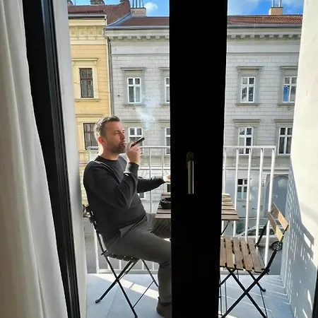 Haas Art With Parking, Bakery, Free Fitness Appartement